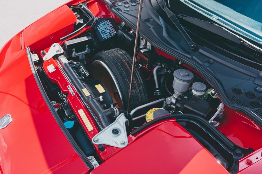Моторный отсек Acura NSX 1991 года  (фото 35 из 61)